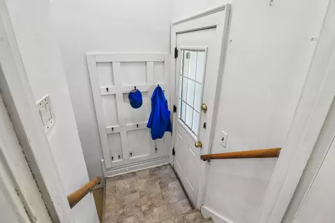 Entry Way - 3908 W Kane Ave, Mchenry, IL 60050 photo 1 of 2
