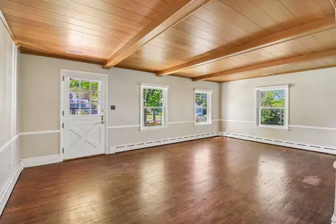 Living - 3908 W Kane Ave, Mchenry, IL 60050 photo 1 of 3