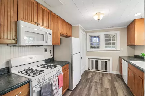 Kitchen - 3908 W Kane Ave, Mchenry, IL 60050 photo 2 of 4