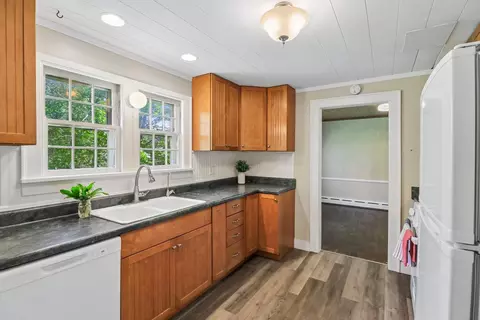 Kitchen - 3908 W Kane Ave, Mchenry, IL 60050 photo 4 of 4