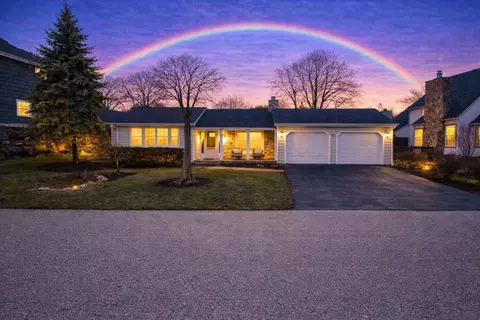 649 Wilbur Ct, Gurnee, IL 60031