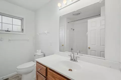 Bath - 505 E Tomaras Ave, Savoy, IL 61874 photo 3 of 4
