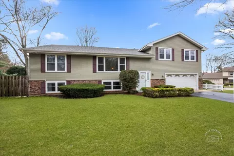 701 Viking Dr, Batavia, IL 60510