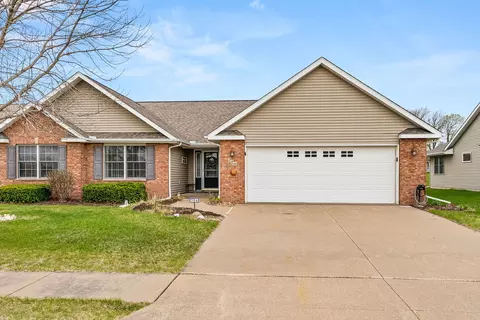 206 Brookview Ln, Durant, IA 52747