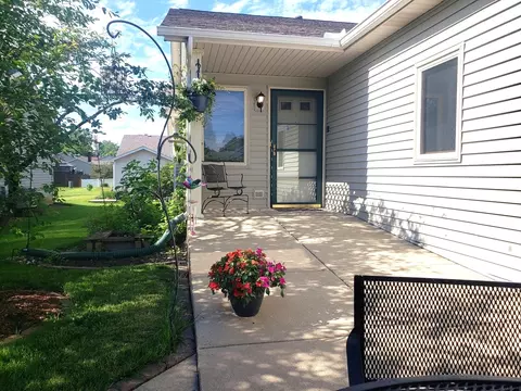 50 S Juniper Dr, North Aurora, IL 60542