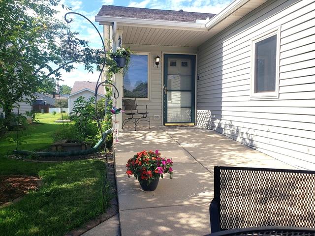 50 S Juniper Dr, North Aurora, IL 60542