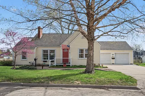 720 4th Ave, Camanche, IA 52730
