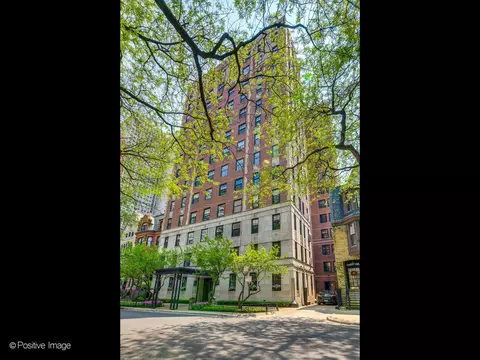 73 Elm St #4B, Chicago, IL 60611