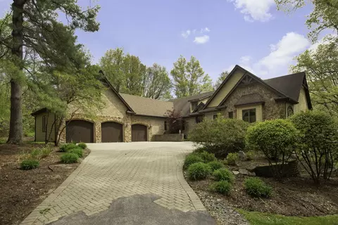 15214 Shamrock Ln, Woodstock, IL 60098