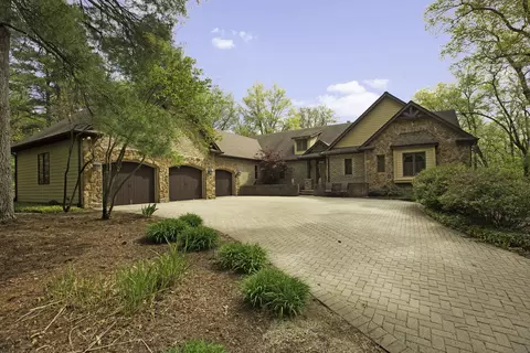 15214 Shamrock Ln, Woodstock, IL 60098