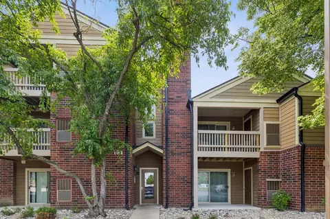 104 Glengarry Dr #206, Bloomingdale, IL 60108
