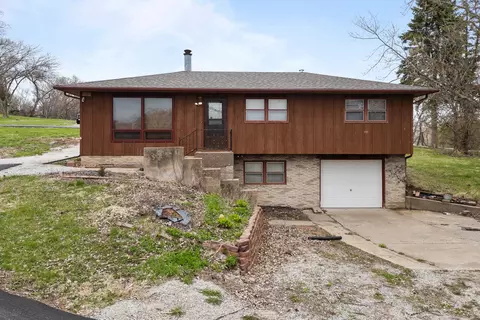 6206 Telegraph Rd, Davenport, IA 52804