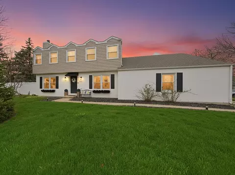 1335 Leverenz Rd, Naperville, IL 60564