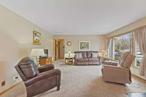 Living - 1129 Osterman Ave, Deerfield, IL 60015 photo 1 of 2