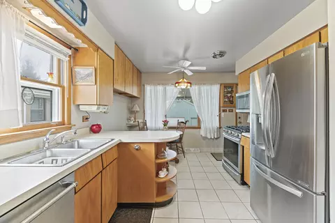 Kitchen - 1129 Osterman Ave, Deerfield, IL 60015 photo 1 of 3