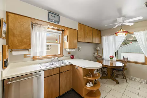 Kitchen - 1129 Osterman Ave, Deerfield, IL 60015 photo 2 of 3