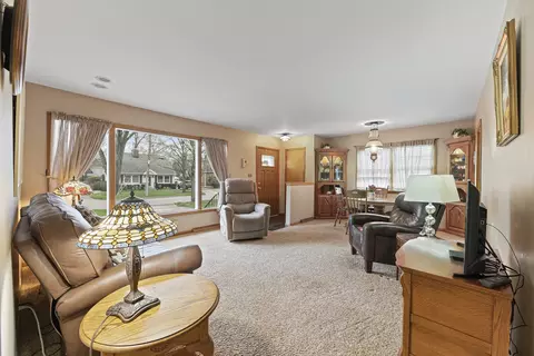 Living - 1129 Osterman Ave, Deerfield, IL 60015 photo 2 of 2