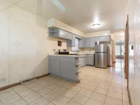 Kitchen - 730 E 91st Pl, Chicago, IL 60619 photo 2 of 3