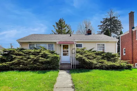 243 S Center St, Bensenville, IL 60106