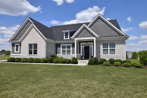 1030 Hilldale Dr, Saint Charles, IL 60175