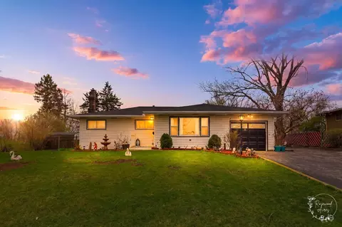 3858 E Lakeview Dr, Kankakee, IL 60901