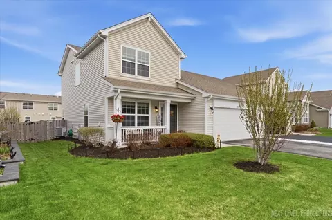 270 Norfolk Ln, Pingree Grove, IL 60140