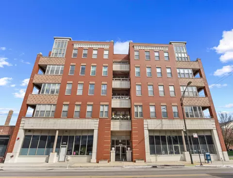 2700 W Belmont Ave #402, Chicago, IL 60618