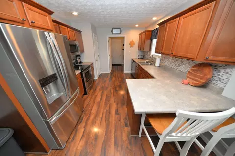 Kitchen - 401 E Beacon Ct, Mount Vernon, IL 62864 photo 4 of 4