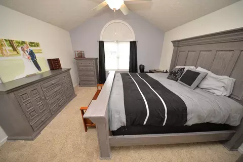 Bedroom - 401 E Beacon Ct, Mount Vernon, IL 62864 photo 2 of 4