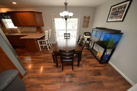 Dining - 401 E Beacon Ct, Mount Vernon, IL 62864 photo 2 of 2