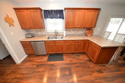 Kitchen - 401 E Beacon Ct, Mount Vernon, IL 62864 photo 2 of 4
