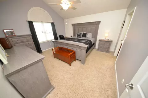 Bedroom - 401 E Beacon Ct, Mount Vernon, IL 62864 photo 1 of 4