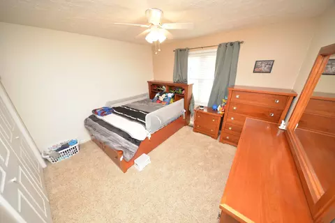 Bedroom - 401 E Beacon Ct, Mount Vernon, IL 62864 photo 4 of 4