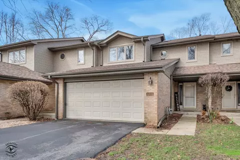 16616 Grants Trl, Orland Park, IL 60467