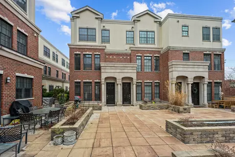 855 Laurel Ave, Highland Park, IL 60035