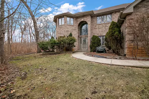 321 Royal Oak Dr, Steger, IL 60475