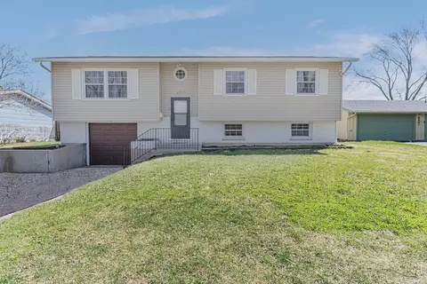 6925 Edgebrook Ln, Hanover Park, IL 60133