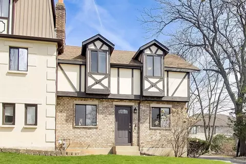 828 Village Quarter Rd #A, West Dundee, IL 60118