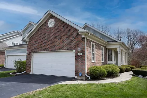 227 Parktrail Ct, Schaumburg, IL 60173