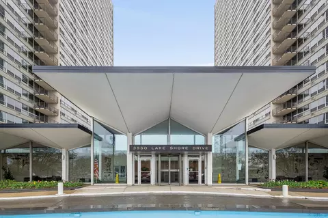 3550 N Lake Shore Dr #1620, Chicago, IL 60657