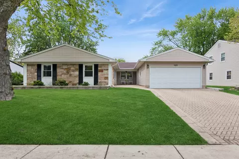 1801 Cambourne Ln, Schaumburg, IL 60194