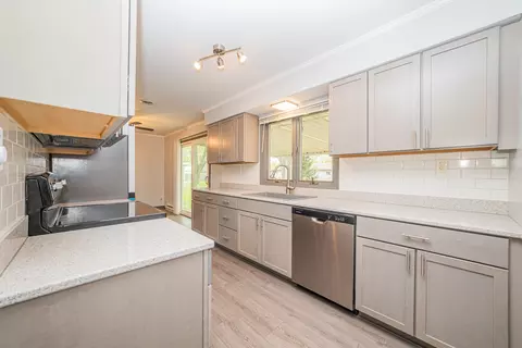 Kitchen - 307 Illini Dr, Minooka, IL 60447 photo 2 of 4