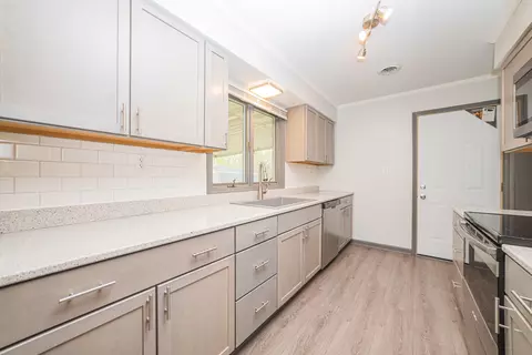 Kitchen - 307 Illini Dr, Minooka, IL 60447 photo 4 of 4