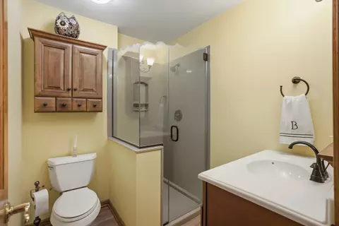 Bath - 1399 Medinah Dr, Itasca, IL 60143 photo 1 of 4