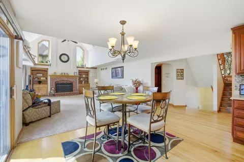 Dining - 1399 Medinah Dr, Itasca, IL 60143 photo 5 of 5