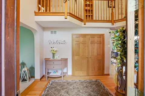 Entry Way - 1399 Medinah Dr, Itasca, IL 60143 photo 1 of 3