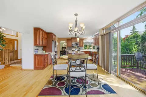 Dining - 1399 Medinah Dr, Itasca, IL 60143 photo 4 of 5