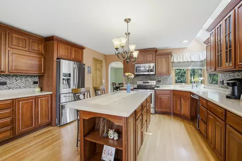 Kitchen - 1399 Medinah Dr, Itasca, IL 60143 photo 2 of 6