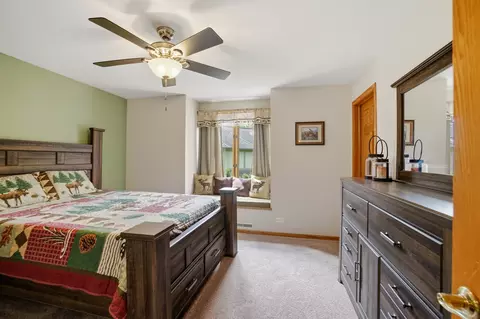 Bedroom - 1399 Medinah Dr, Itasca, IL 60143 photo 6 of 9