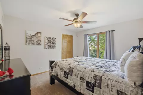 Bedroom - 1399 Medinah Dr, Itasca, IL 60143 photo 4 of 9